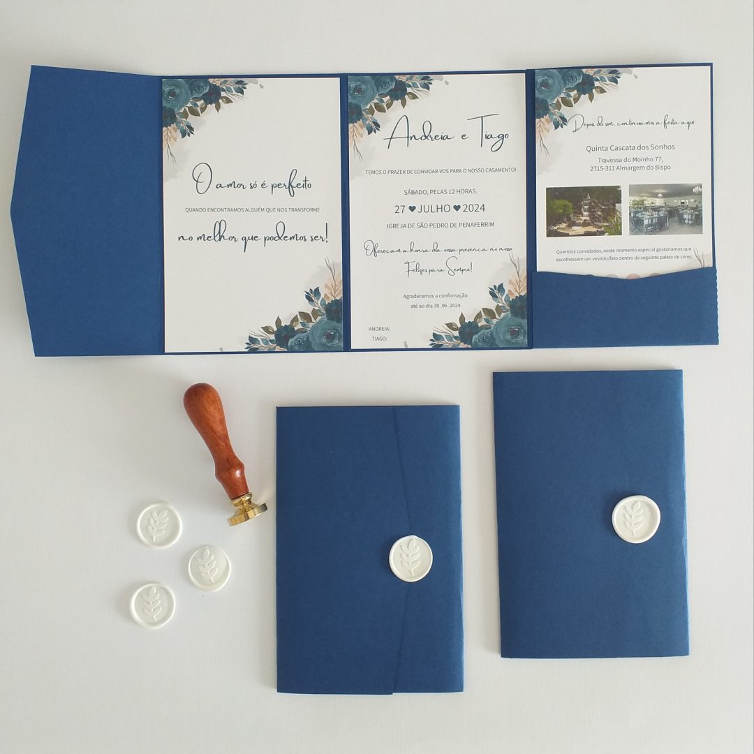 Convite de Casamento Floral Azul com envelope de bolso e selo de lacre branco Catia Silva Atelier