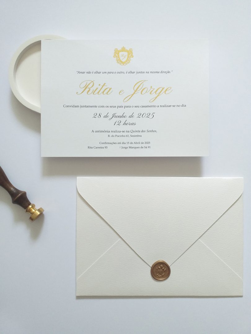 Convite de Casamento Clássico Brilho com papel texturizado e detalhes em dourado Cátia Silva Atelier