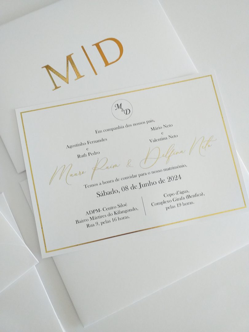 Convite de Casamento Clássico Dourado com monograma em ouro e moldura fina Cátia Silva Atelier