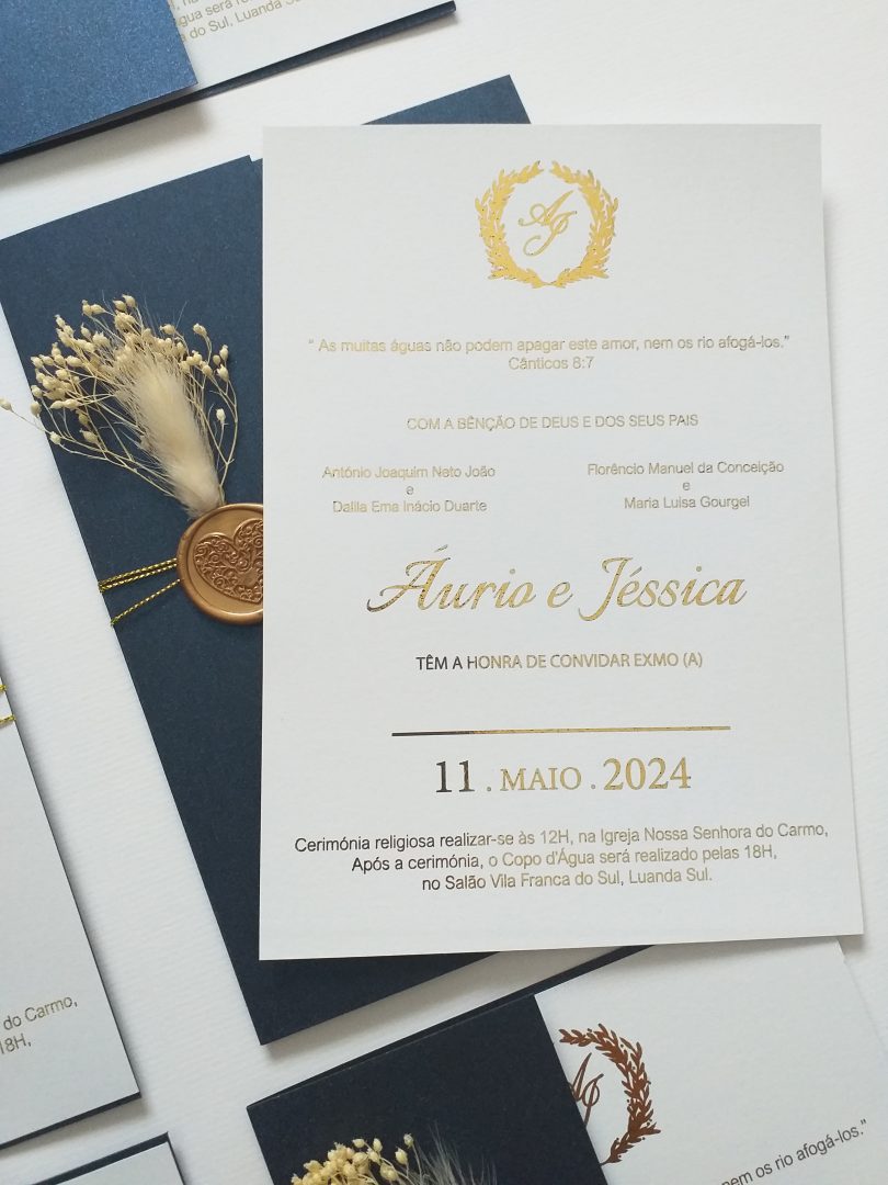 Convite de Casamento Clássico Flores com cinta azul marinho e flores secas Cátia Silva Atelier
