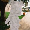 Placard de mesas casamento Portugal recortado suspenso numa árvore com lista de convidados Cátia Silva Atelier