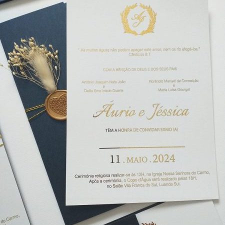 Convite de Casamento Clássico Flores com cinta azul marinho e flores secas Cátia Silva Atelier