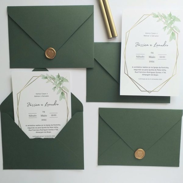 Convite de batizado verdone personalizável com envelope verde e selo Catia Silva Atelier