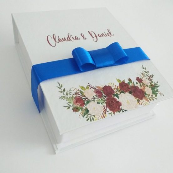 Convite cavalheiro de honra caixa branca com flores marsala e laço azul Cátia Silva Atelier