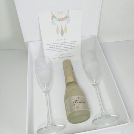 Convite padrinho de casamento caixa branca com champanhe dois copos e fita azul Cátia Silva Atelier
