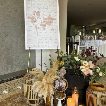 Placard de mesas casamento iman com mapa mundo e dezenas de cartões magnéticos individuais Cátia Silva Atelier