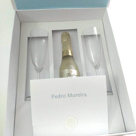 Convite padrinho de casamento caixa branca com champanhe dois copos e envelope personalizado Cátia Silva Atelier